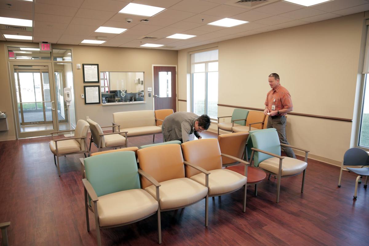 دکوراسیون اتاق انتظار مطب