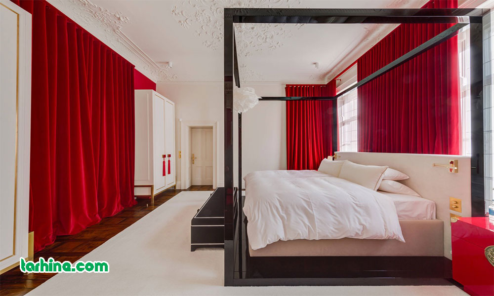 پرده های قرمز  اتاق خواب