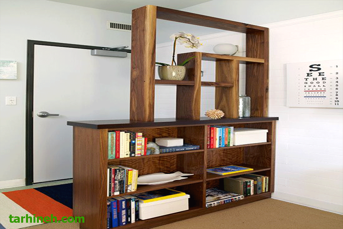 کتابخانه در ورودی منزل